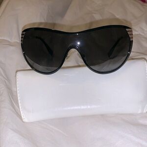 FENDI shield sunglasses 0057/s black and gold hardware